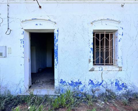 Casa tradicional com charme de 129 m2 para renovar I Terreno de 7 755 m2 I No campo de Luz de Tavira