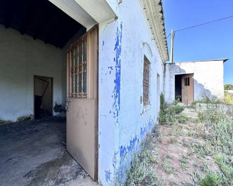 Casa tradicional com charme de 129 m2 para renovar I Terreno de 7 755 m2 I No campo de Luz de Tavira