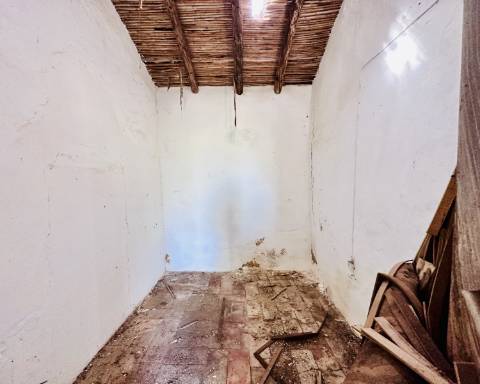 Casa tradicional com charme de 129 m2 para renovar I Terreno de 7 755 m2 I No campo de Luz de Tavira