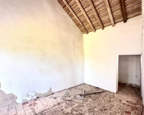 Casa tradicional com charme de 129 m2 para renovar I Terreno de 7 755 m2 I No campo de Luz de Tavira
