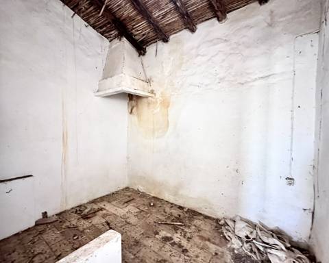 Casa tradicional com charme de 129 m2 para renovar I Terreno de 7 755 m2 I No campo de Luz de Tavira