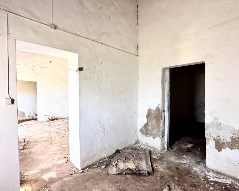 Casa tradicional com charme de 129 m2 para renovar I Terreno de 7 755 m2 I No campo de Luz de Tavira