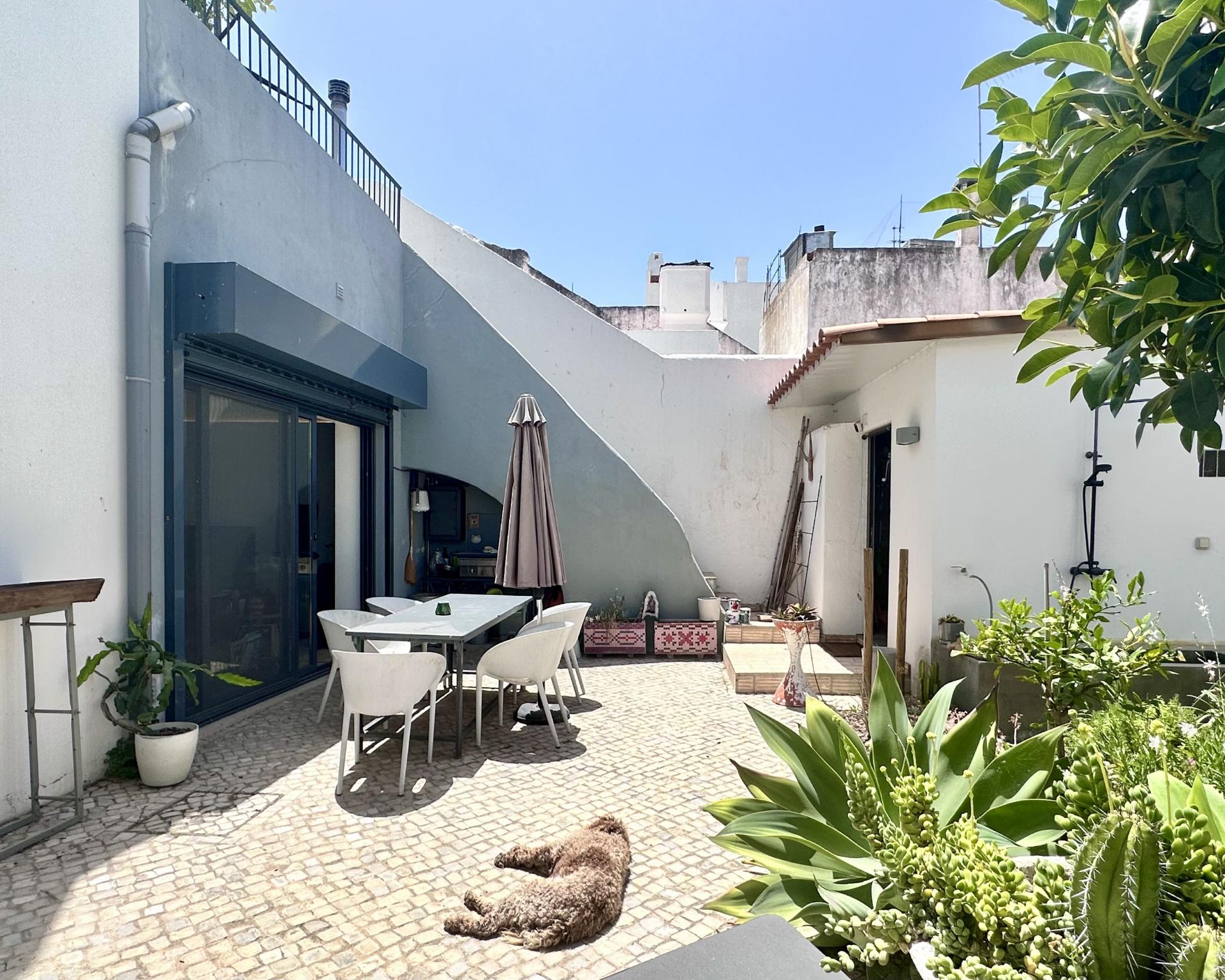 Charmosa casa geminada típica renovada I 1 quarto +1 I Pátio I Açoteia I Baixa I Olhão
