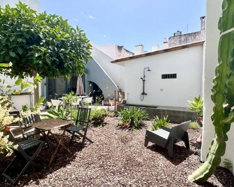 Charmosa casa geminada típica renovada I 1 quarto +1 I Pátio I Açoteia I Baixa I Olhão