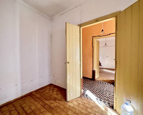 Moradia tradicional para renovar I Projeto de arquitetura aprovado I 4 quartos I Pátio I Piscina I Centro histórico de Silves