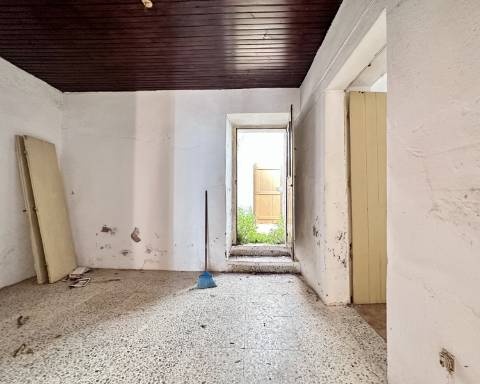 Moradia tradicional para renovar I Projeto de arquitetura aprovado I 4 quartos I Pátio I Piscina I Centro histórico de Silves