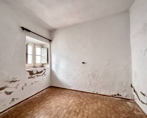 Moradia tradicional para renovar I Projeto de arquitetura aprovado I 4 quartos I Pátio I Piscina I Centro histórico de Silves