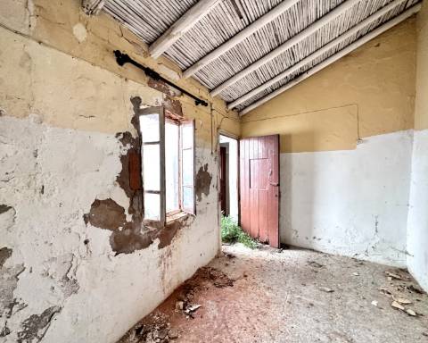 Moradia tradicional para renovar I Projeto de arquitetura aprovado I 4 quartos I Pátio I Piscina I Centro histórico de Silves