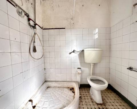 Moradia tradicional para renovar I Projeto de arquitetura aprovado I 4 quartos I Pátio I Piscina I Centro histórico de Silves