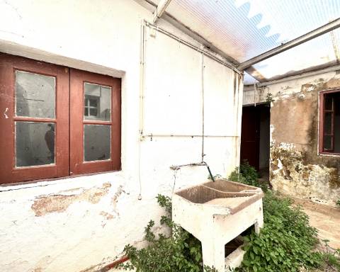 Moradia tradicional para renovar I Projeto de arquitetura aprovado I 4 quartos I Pátio I Piscina I Centro histórico de Silves