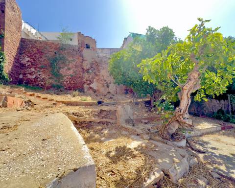 Moradia tradicional para renovar I Projeto de arquitetura aprovado I 4 quartos I Pátio I Piscina I Centro histórico de Silves