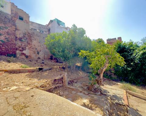 Moradia tradicional para renovar I Projeto de arquitetura aprovado I 4 quartos I Pátio I Piscina I Centro histórico de Silves