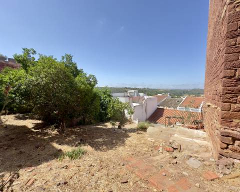 Moradia tradicional para renovar I Projeto de arquitetura aprovado I 4 quartos I Pátio I Piscina I Centro histórico de Silves