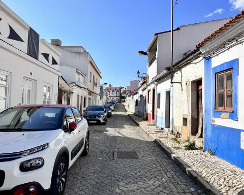 Moradia tradicional para renovar I Projeto de arquitetura aprovado I 4 quartos I Pátio I Piscina I Centro histórico de Silves