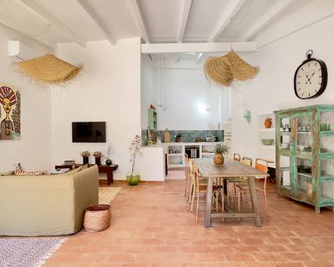 Moradia tradicional térrea renovada cheia de charme I 3 quartos I Pátio I Piscina I São Romão