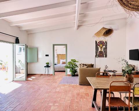 Moradia tradicional térrea renovada cheia de charme I 3 quartos I Pátio I Piscina I São Romão