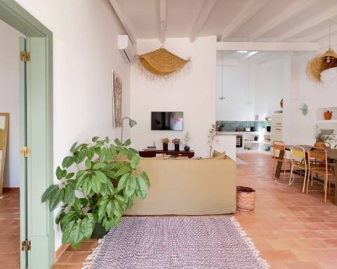 Moradia tradicional térrea renovada cheia de charme I 3 quartos I Pátio I Piscina I São Romão