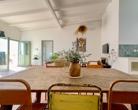 Moradia tradicional térrea renovada cheia de charme I 3 quartos I Pátio I Piscina I São Romão