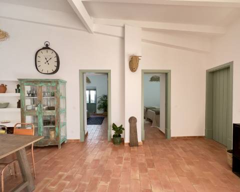 Moradia tradicional térrea renovada cheia de charme I 3 quartos I Pátio I Piscina I São Romão