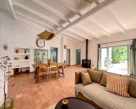 Moradia tradicional térrea renovada cheia de charme I 3 quartos I Pátio I Piscina I São Romão