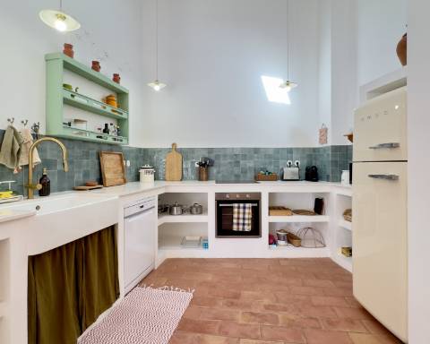 Moradia tradicional térrea renovada cheia de charme I 3 quartos I Pátio I Piscina I São Romão