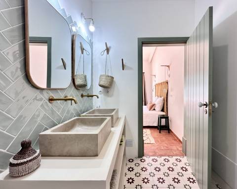 Moradia tradicional térrea renovada cheia de charme I 3 quartos I Pátio I Piscina I São Romão