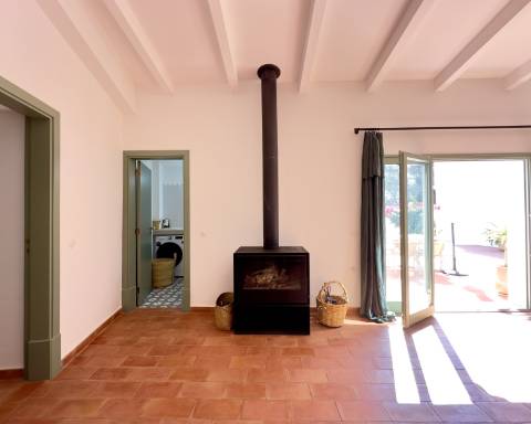 Moradia tradicional térrea renovada cheia de charme I 3 quartos I Pátio I Piscina I São Romão