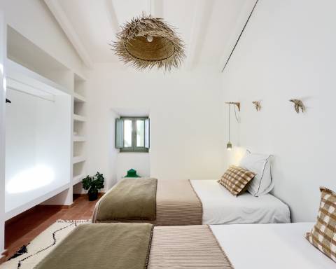 Moradia tradicional térrea renovada cheia de charme I 3 quartos I Pátio I Piscina I São Romão