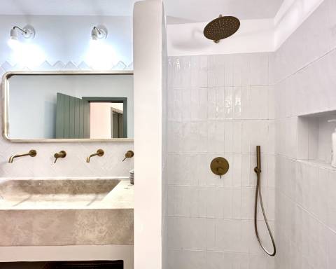 Moradia tradicional térrea renovada cheia de charme I 3 quartos I Pátio I Piscina I São Romão