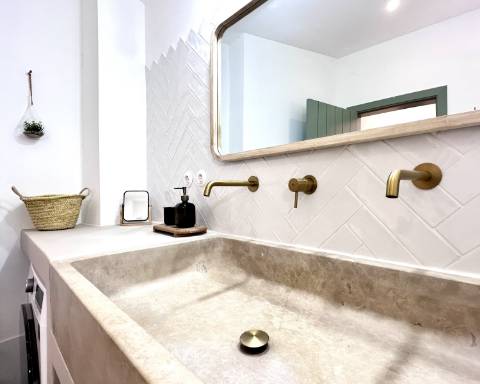 Moradia tradicional térrea renovada cheia de charme I 3 quartos I Pátio I Piscina I São Romão