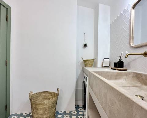 Moradia tradicional térrea renovada cheia de charme I 3 quartos I Pátio I Piscina I São Romão