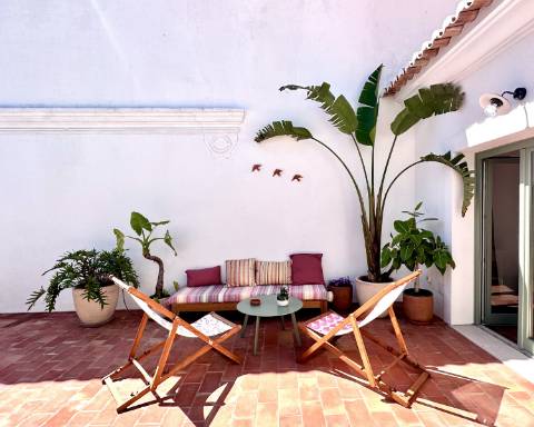 Moradia tradicional térrea renovada cheia de charme I 3 quartos I Pátio I Piscina I São Romão