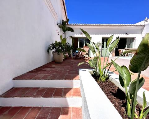 Moradia tradicional térrea renovada cheia de charme I 3 quartos I Pátio I Piscina I São Romão