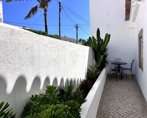 Moradia tradicional térrea renovada cheia de charme I 3 quartos I Pátio I Piscina I São Romão