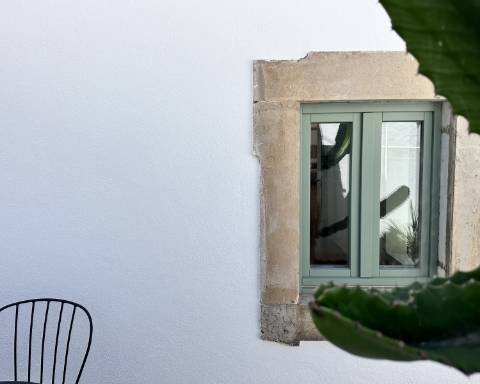 Moradia tradicional térrea renovada cheia de charme I 3 quartos I Pátio I Piscina I São Romão