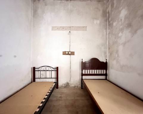 Linda moradia geminada com 163 m² para renovar I Cheia de potencial I Centro de São Brás de Alportel