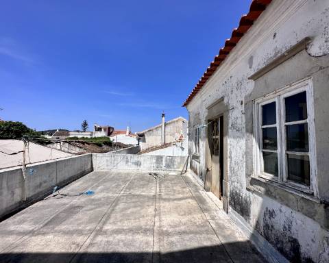 Linda moradia geminada com 163 m² para renovar I Cheia de potencial I Centro de São Brás de Alportel