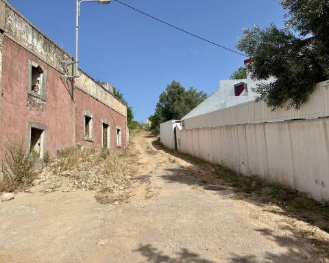 Traditional house in ruins I To renovate I 352 m2 I 3,250 m2 plot I Querença, Loulé