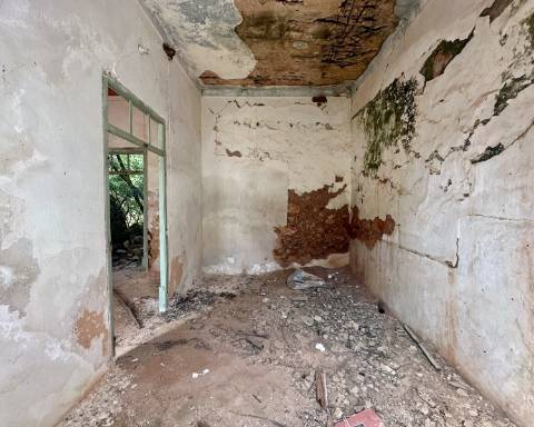 Traditional house in ruins I To renovate I 352 m2 I 3,250 m2 plot I Querença, Loulé