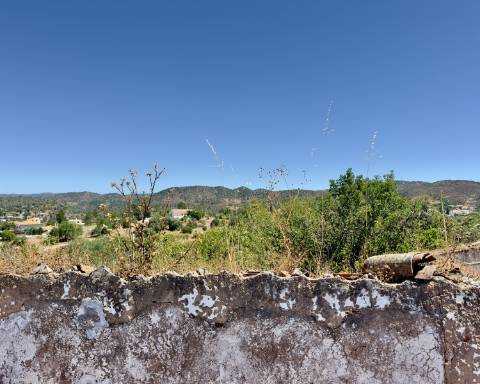 Traditional house in ruins I To renovate I 352 m2 I 3,250 m2 plot I Querença, Loulé