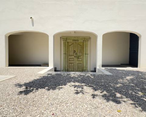 Espaçosa moradia renovada de 294 m2 | 4 quartos em suite | 1 piso | Piscina | Terreno de 2 440 m2 | Paderne, Albufeira.