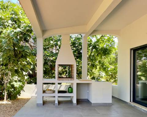 Espaçosa moradia renovada de 294 m2 | 4 quartos em suite | 1 piso | Piscina | Terreno de 2 440 m2 | Paderne, Albufeira.