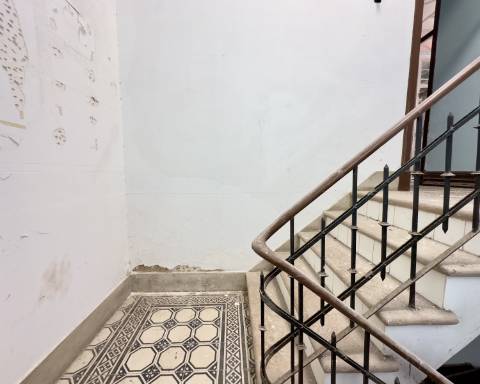 Lindo edifício Autêntico dos Anos 1920 a renovar no coração histórico de Faro