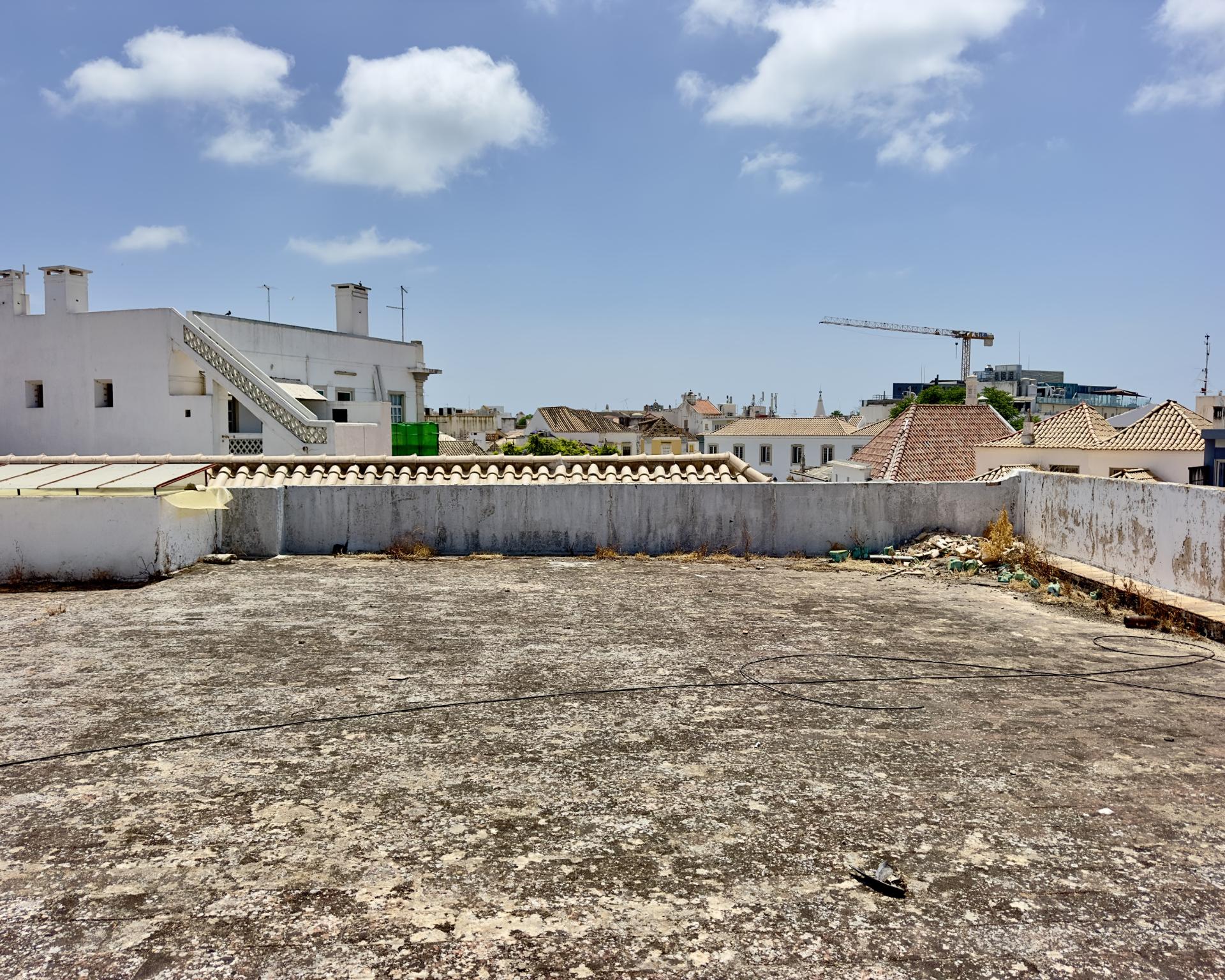 Lindo edifício Autêntico dos Anos 1920 a renovar no coração histórico de Faro