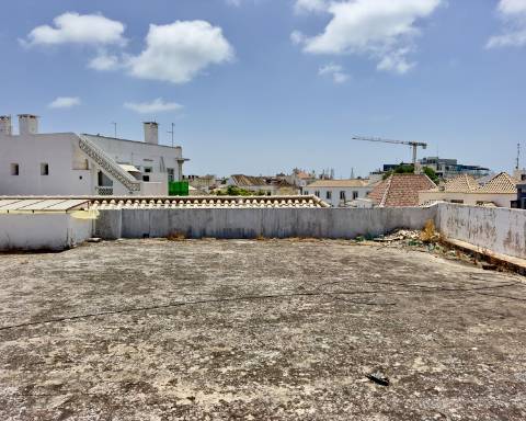 Lindo edifício Autêntico dos Anos 1920 a renovar no coração histórico de Faro