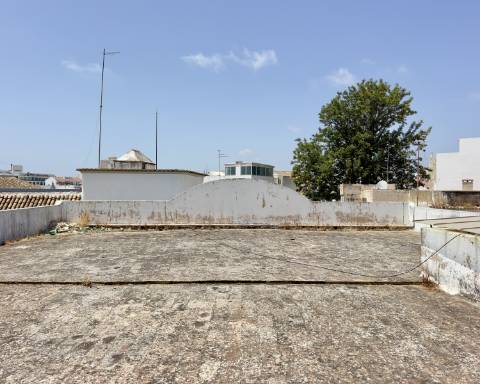 Lindo edifício Autêntico dos Anos 1920 a renovar no coração histórico de Faro
