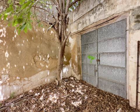 Lindo edifício Autêntico dos Anos 1920 a renovar no coração histórico de Faro