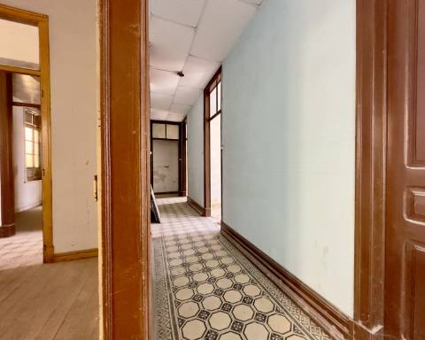 Lindo edifício Autêntico dos Anos 1920 a renovar no coração histórico de Faro