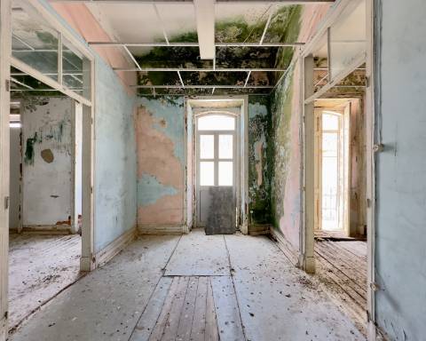 Lindo edifício Autêntico dos Anos 1920 a renovar no coração histórico de Faro