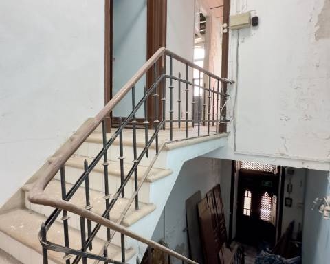 Lindo edifício Autêntico dos Anos 1920 a renovar no coração histórico de Faro